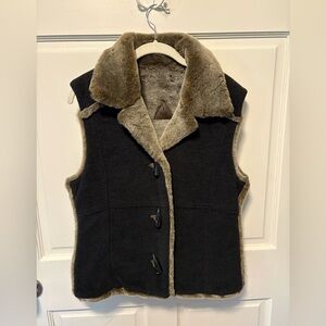 Fjall Brien fleece faux fur cozy winter toggle vest women’s size s small